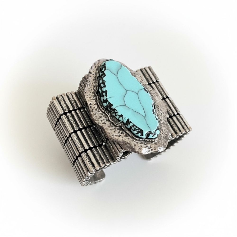 Handcrafted Vintage Turquoise Stone Medallion Silver Bracelet - Picture 8 of 10